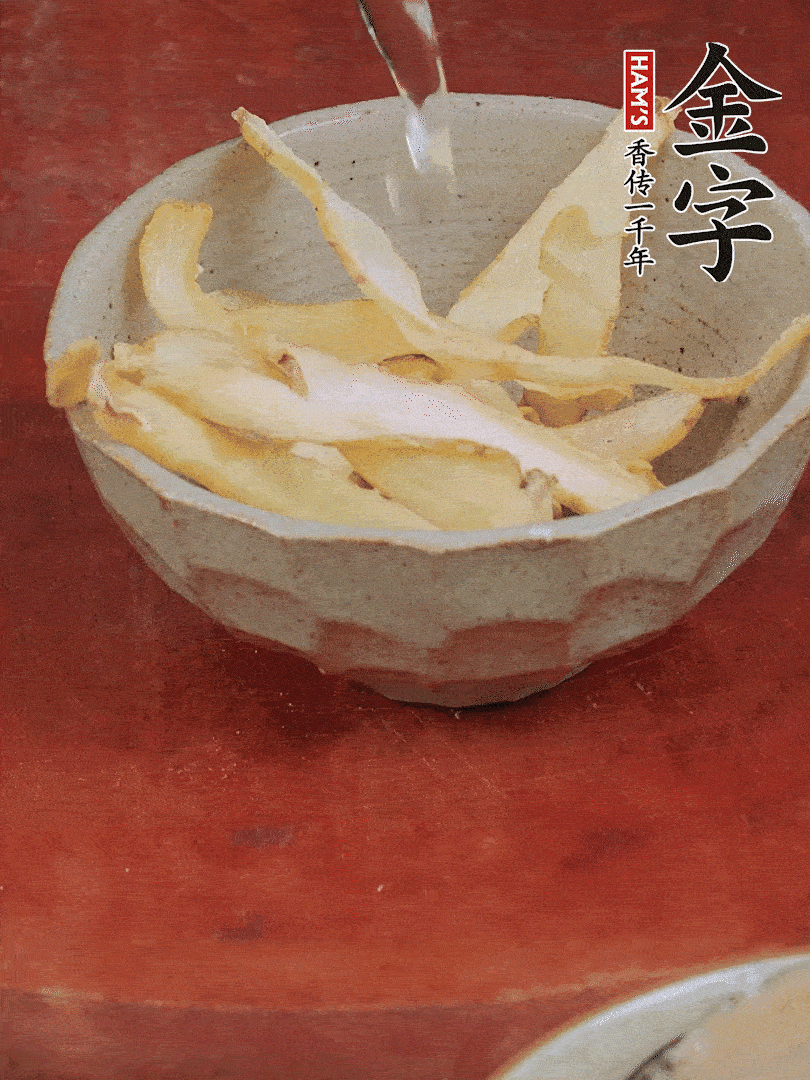 玉竹、花菇分別清水泡發(fā)。