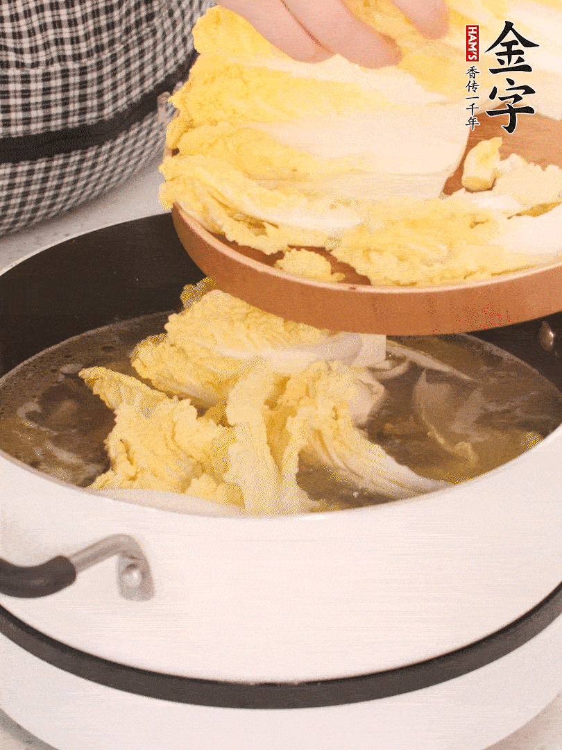 放入娃娃菜、金針菇再燉煮5分鐘。